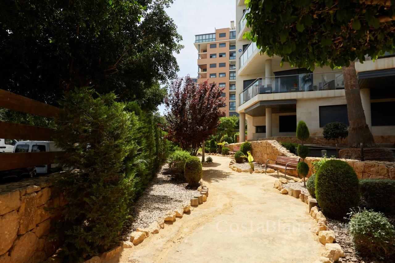 Luxurious, Newly-Renovated Large 2-Bedroom Condo By The Beach Benidorm Luaran gambar