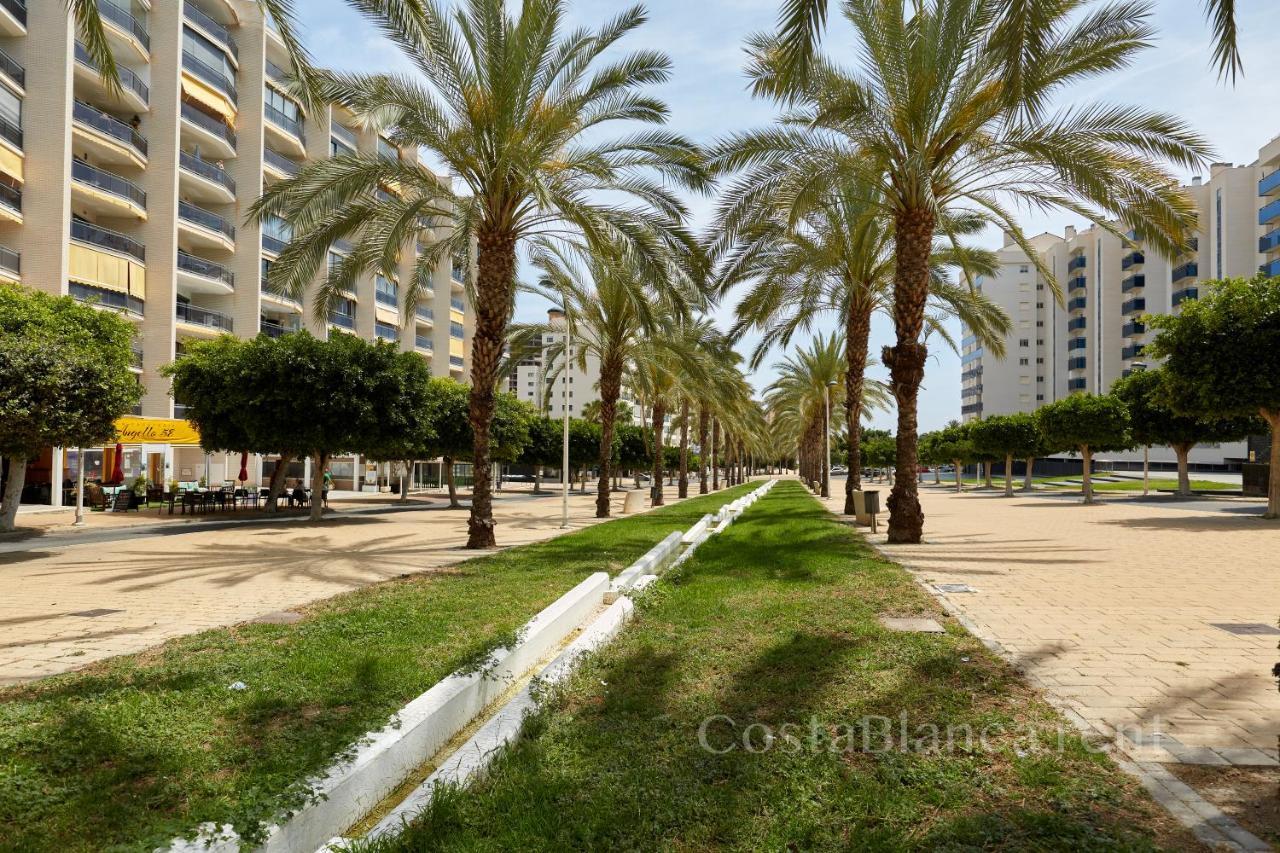 Luxurious, Newly-Renovated Large 2-Bedroom Condo By The Beach Benidorm Luaran gambar
