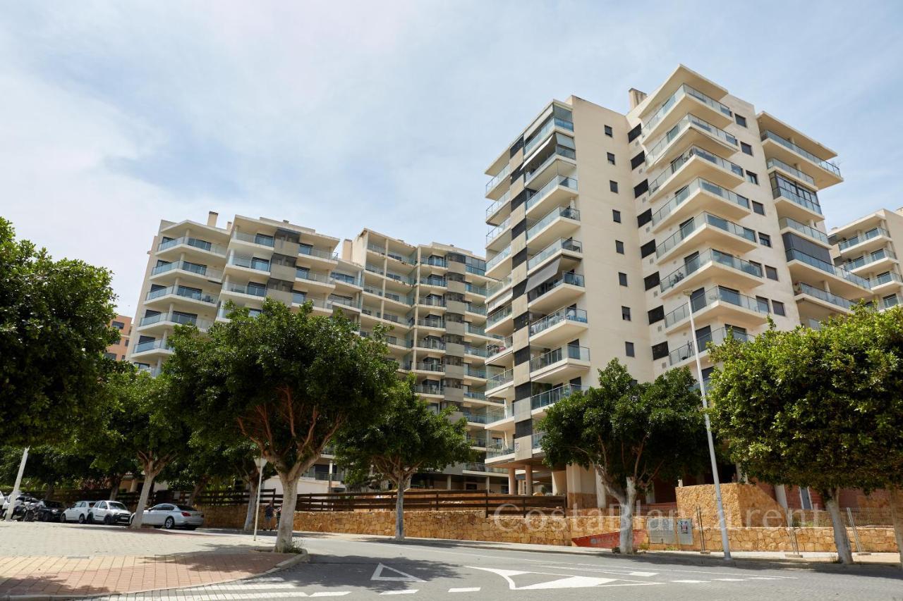 Luxurious, Newly-Renovated Large 2-Bedroom Condo By The Beach Benidorm Luaran gambar