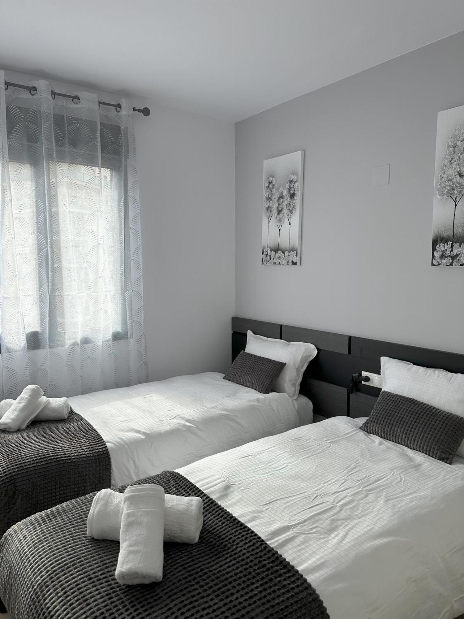 Luxurious, Newly-Renovated Large 2-Bedroom Condo By The Beach Benidorm Luaran gambar