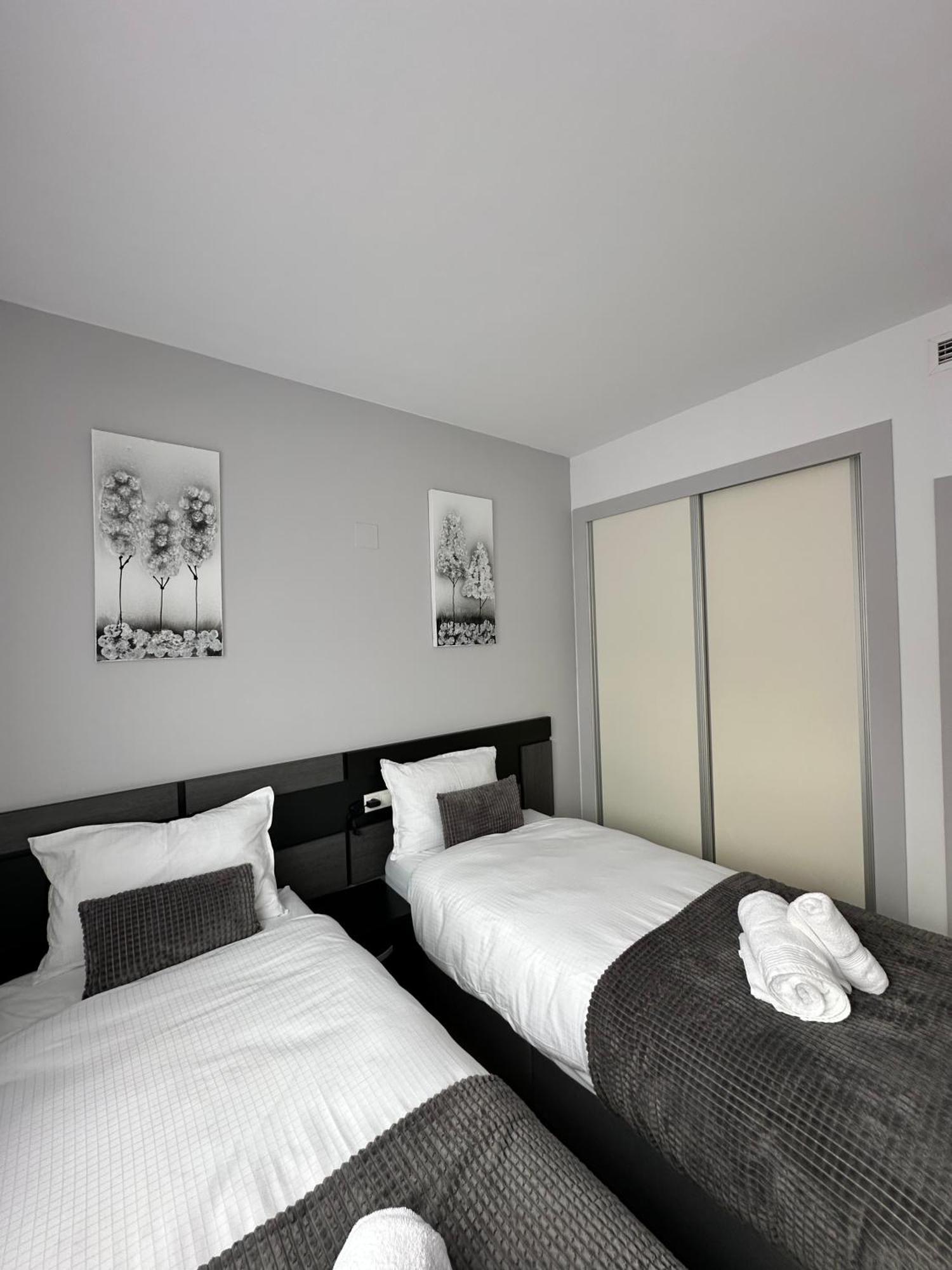 Luxurious, Newly-Renovated Large 2-Bedroom Condo By The Beach Benidorm Luaran gambar