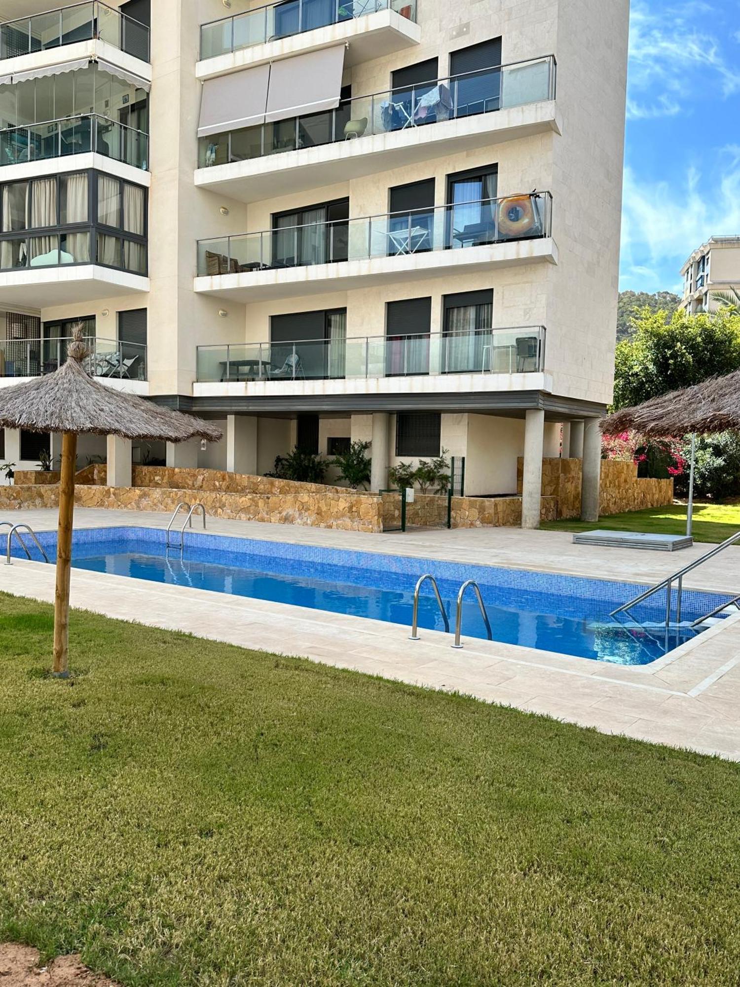 Luxurious, Newly-Renovated Large 2-Bedroom Condo By The Beach Benidorm Luaran gambar